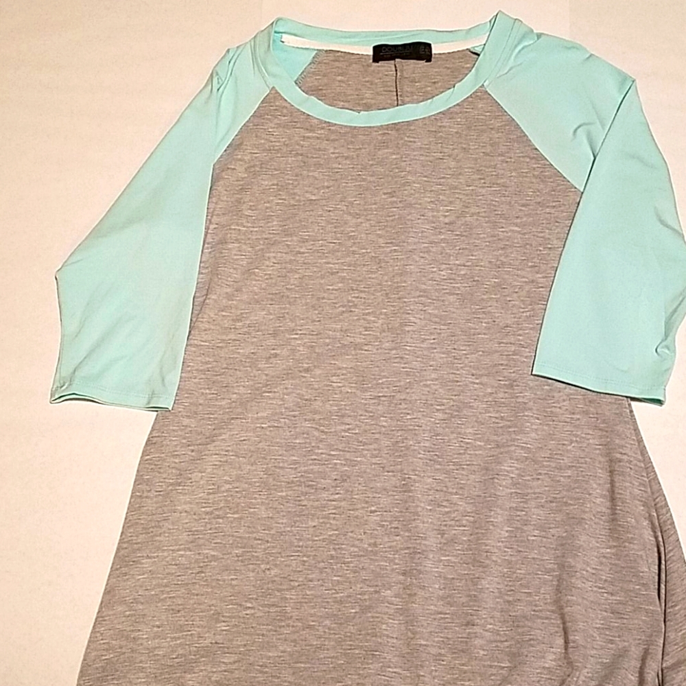 Women's gray and blue tunic
